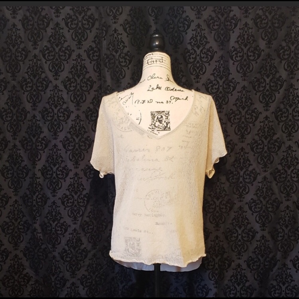 The Clas-sic tee with sequined heart. - Picture 2 of 6
